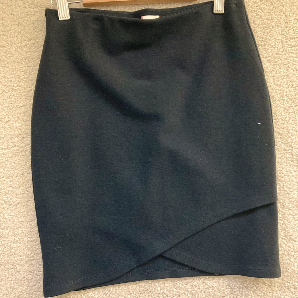 Aritzia Sunday best stretch mini skirt, black XS